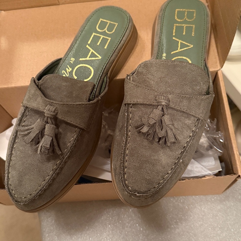 Matisse Beach Olive Green Suede Tassel Loafers
NWT